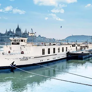 **** Botel Onriver - Ms Cezanne Ungaria